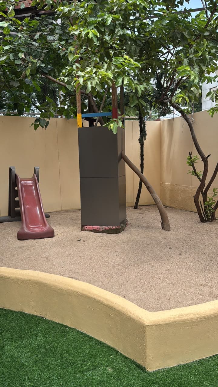 Outdoor Sandpit & Play Arena